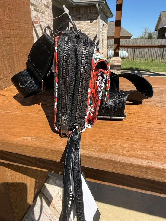 NWT Ed Hardy Red and Black Double Zipper Fits Phone Crossbody Bag - Picture 5 of 9